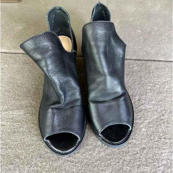 Chinese Laundry Booties - Picture 2 of 5